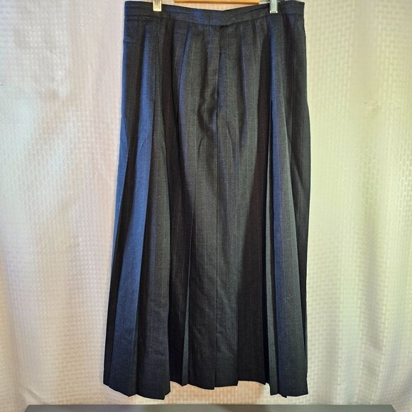 Vintage Burberry gray Pinstripe Womens Suit Medium Skirt & Blazer Set - Picture 5 of 13